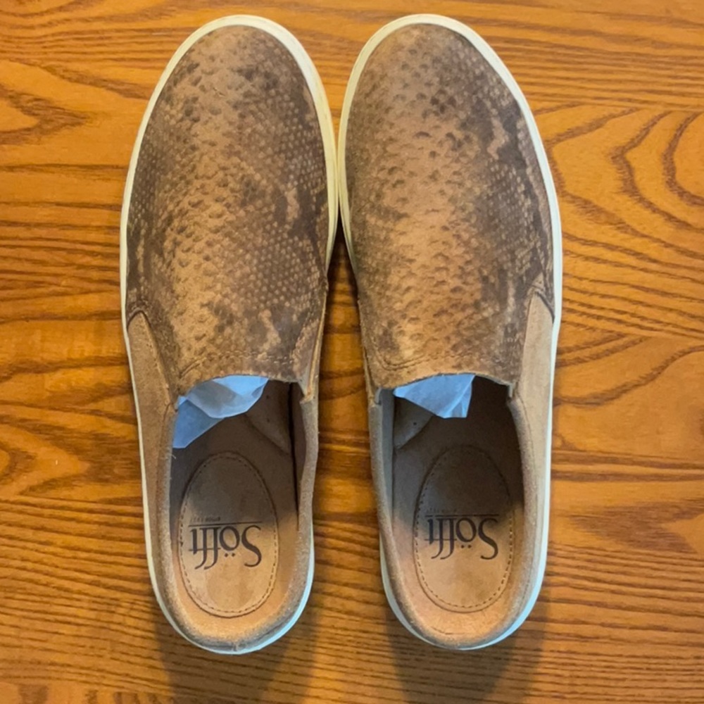 Sofft leather slip on shoe.